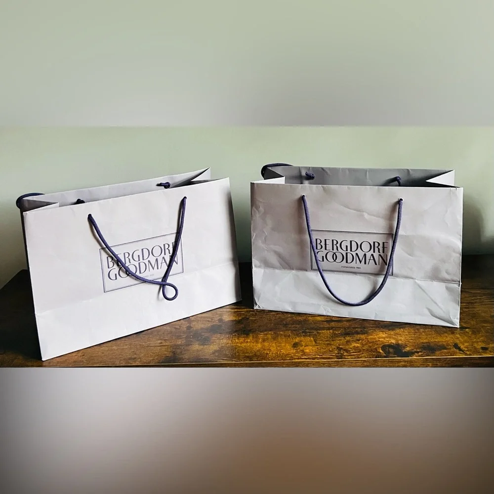 Light purple Bergdorf Goodman 2 gift Bags - Picture 3 of 9